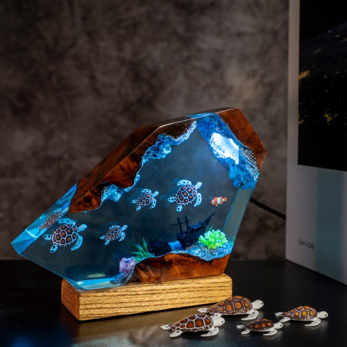 Sea Turtle Resin Ocean Lamp